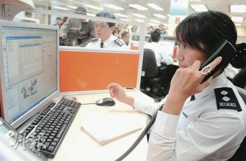 入境處「協助在外香港居民小組」上月升級,擴充中心面積之餘,由21名職員分3更輪流留守,遇上突發事件將調派其他部門的已受訓職員加入。(劉焌陶攝) 入境處「協助在外香港居民小組」上月升級,擴充中心面積之餘,由21名職員分3更輪流留守,遇上突發事件將調派其他部門的已受訓職員加入。(劉焌陶攝)