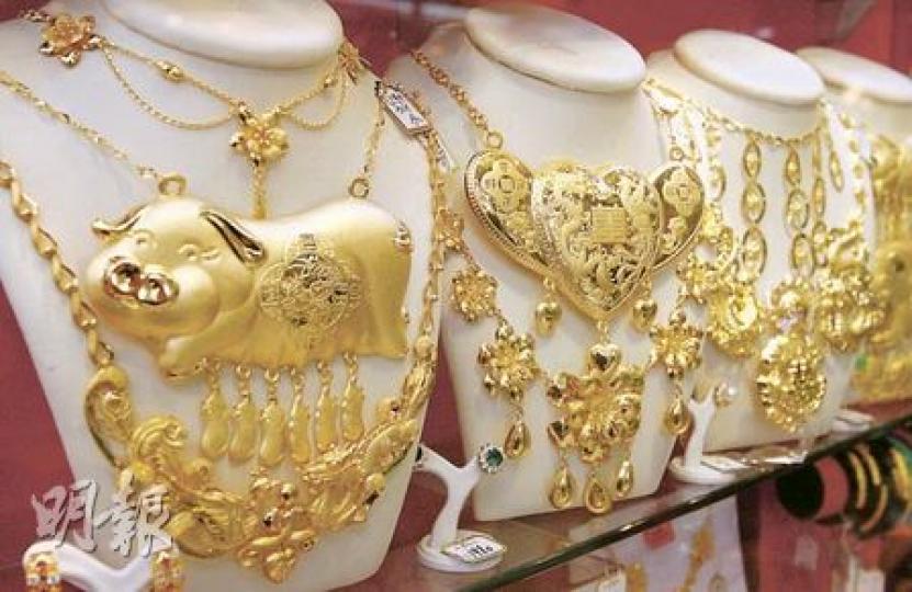 上海街曾經金舖林立,至今只餘下4間,包括百年老店胡和盛金行,經典「金豬牌」在店內仍有售。(林振東攝) 上海街曾經金舖林立,至今只餘下4間,包括百年老店胡和盛金行,經典「金豬牌」在店內仍有售。(林振東攝)