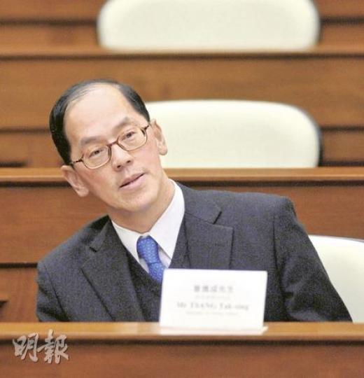 民政事務局長曾德成昨在立法會上堅稱,去年12月6日只收到中大亞太研究所提供的數據。 (余俊亮攝) 民政事務局長曾德成昨在立法會上堅稱,去年12月6日只收到中大亞太研究所提供的數據。 (余俊亮攝)