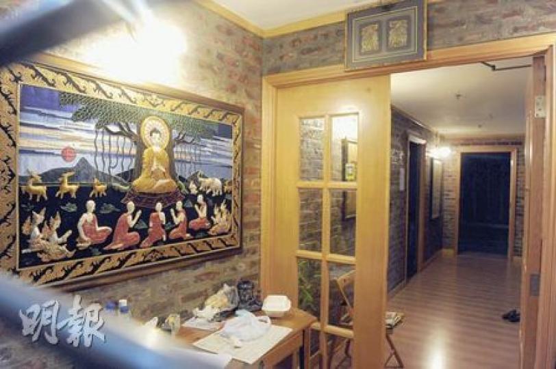 Yoga Limbs上環的瑜伽中心昨早關上鐵閘,公司在網頁登出告示指中心即時結業。(劉焌陶攝) Yoga Limbs上環的瑜伽中心昨早關上鐵閘,公司在網頁登出告示指中心即時結業。(劉焌陶攝)