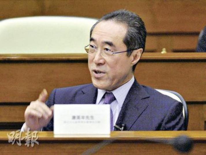 政務司長唐英年昨強烈否認關愛基金搶走公益金捐款,並透露公益金去年所獲的捐款,有增無減。(余俊亮攝) 政務司長唐英年昨強烈否認關愛基金搶走公益金捐款,並透露公益金去年所獲的捐款,有增無減。(余俊亮攝)