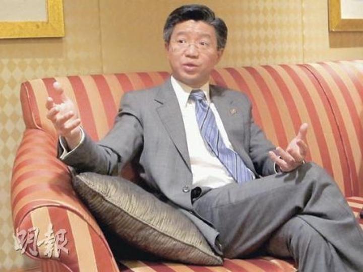 復旦大學管理學院今年來港開辦全中國首個境外MBA課程,以中文教學和國情為賣點。院長陸雄文表示,課程將由復旦教師來港執教,質素與上海復旦本部相同。(蕭輝浩攝) 復旦大學管理學院今年來港開辦全中國首個境外MBA課程,以中文教學和國情為賣點。院長陸雄文表示,課程將由復旦教師來港執教,質素與上海復旦本部相同。(蕭輝浩攝)