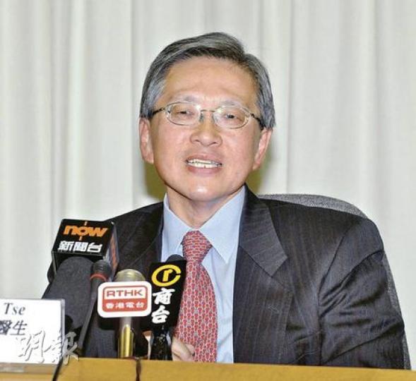 醫委會委員謝鴻興醫生表示,有不道德的醫生在美容院服務時刻意「隱姓埋名」,意圖逃避監管,甚至連藥物包裝袋亦不留名字,令消費者一旦出事亦無從追究。(陳淑安攝)
醫委會委員謝鴻興醫生表示,有不道德的醫生在美容院服務時刻意「隱姓埋名」,意圖逃避監管,甚至連藥物包裝袋亦不留名字,令消費者一旦出事亦無從追究。(陳淑安攝)