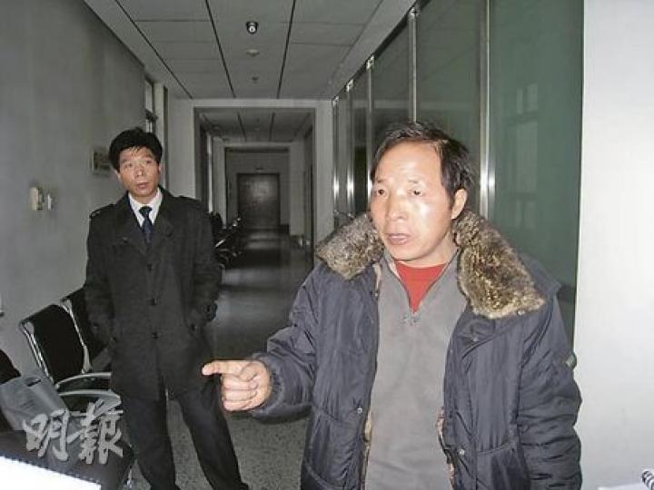 郝雷的父親郝虎生(圖)昨日在聽審後稱,兒子精神正常,家族也無精神病史。(劉洪慶攝) 郝雷的父親郝虎生(圖)昨日在聽審後稱,兒子精神正常,家族也無精神病史。(劉洪慶攝)