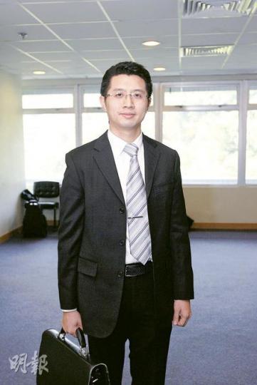 西醫江正本因儲存危險藥物但未能出示妥善登記,昨被醫委會裁定除名1年,暫緩執行2年。(郭慶輝攝) 西醫江正本因儲存危險藥物但未能出示妥善登記,昨被醫委會裁定除名1年,暫緩執行2年。(郭慶輝攝)