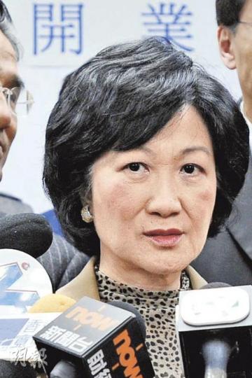 新民黨主席葉劉淑儀批評唐英年批評80後的言論是「過分兼挑釁」,難以理解他為何採取如此強硬的作風。(何家達攝) 新民黨主席葉劉淑儀批評唐英年批評80後的言論是「過分兼挑釁」,難以理解他為何採取如此強硬的作風。(何家達攝)