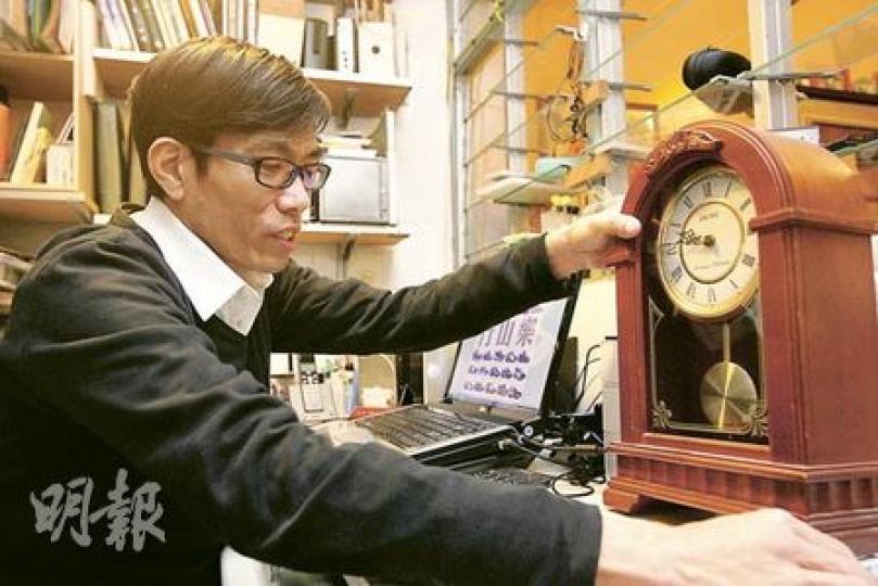 任職設計師張志騰原本是「工作狂」,不注意健康,導致肝臟出毛病,換肝後過着有紀律生活、減輕工作量,才成功避免健康惡化。(郭慶輝攝) 任職設計師張志騰原本是「工作狂」,不注意健康,導致肝臟出毛病,換肝後過着有紀律生活、減輕工作量,才成功避免健康惡化。(郭慶輝攝)