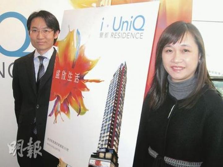 新地張卓秀敏(右)表示,筲箕灣「i•UniQ譽都」,是集團全新打造的「i•UniQ」精品系列的頭炮,目標客源為年輕優皮人士。(林可為攝) 新地張卓秀敏(右)表示,筲箕灣「i•UniQ譽都」,是集團全新打造的「i•UniQ」精品系列的頭炮,目標客源為年輕優皮人士。(林可為攝)