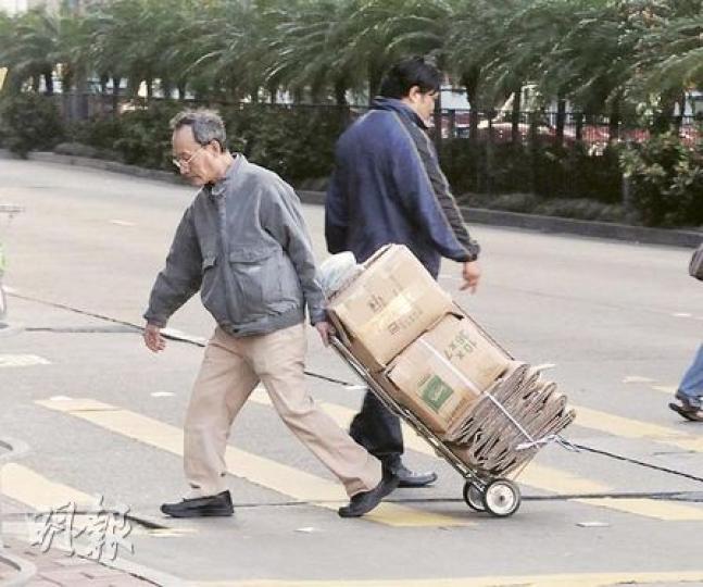 香港環保廢料再造業總會將於下周五(28日)發起全港停收廢紙,估計每日5000至6000噸回收無門的廢紙,要運往堆填區。(陳淑安攝) 香港環保廢料再造業總會將於下周五(28日)發起全港停收廢紙,估計每日5000至6000噸回收無門的廢紙,要運往堆填區。(陳淑安攝)