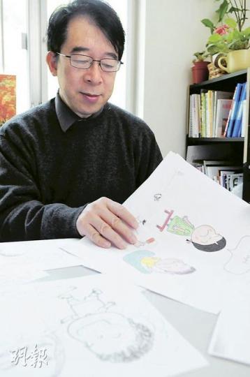 「小明之父」韋然,在不同時代都有創作過經典兒歌,想不到一首《小明上廣州》卻為他帶來不一樣的熱烈反應,他會趁此勢頭繼續創作「小明系列」。(張智超攝) 「小明之父」韋然,在不同時代都有創作過經典兒歌,想不到一首《小明上廣州》卻為他帶來不一樣的熱烈反應,他會趁此勢頭繼續創作「小明系列」。(張智超攝)