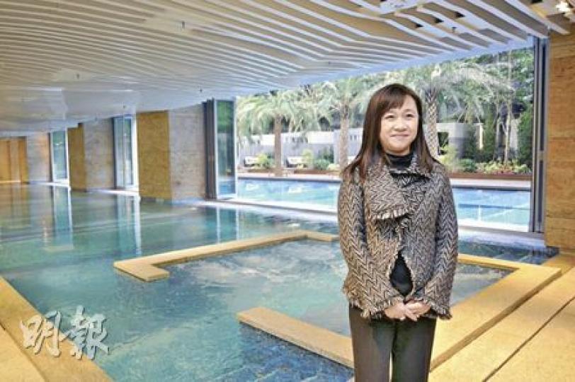 新地張卓秀敏表示,峻弦住客會所的室內、外總面積為9.2萬方呎,集團耗資5億元打造;她續稱,峻弦擬新春後,正式推出樓盤尚餘的約100個餘貨。(葉漢華攝) 新地張卓秀敏表示,峻弦住客會所的室內、外總面積為9.2萬方呎,集團耗資5億元打造;她續稱,峻弦擬新春後,正式推出樓盤尚餘的約100個餘貨。(葉漢華攝)