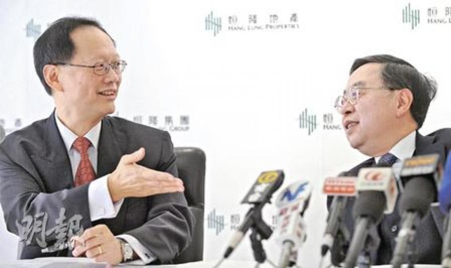 陳南祿(左)上任董事總經理約半年,陳啟宗(右)以一句「好勁」高度評價陳南祿表現,陳南祿也用「極好」回敬「老闆」陳啟宗。(劉焌陶攝) 陳南祿(左)上任董事總經理約半年,陳啟宗(右)以一句「好勁」高度評價陳南祿表現,陳南祿也用「極好」回敬「老闆」陳啟宗。(劉焌陶攝)