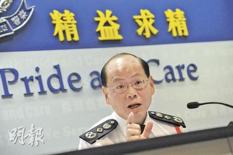警務處長曾偉雄昨日報告去年全港罪案數字,對於有指警方威信下降,曾偉雄強調,會要求屬下警員果斷處理罪案,並表示今年會確保警隊會以最強警力,高姿態執行警務工作。(葉漢華攝)(明報製圖)警方公報最新數字顯示,去年在地鐵車廂發生的非禮案增加了32%。(林振東攝) 警務處長曾偉雄昨日報告去年全港罪案數字,對於有指警方威信下降,曾偉雄強調,會要求屬下警員果斷處理罪案,並表示今年會確保警隊會以最強警力,高姿態執行警務工作。(葉漢華攝)(明報製圖)警方公報最新數字顯示,去年在地鐵車廂發生的非禮案增加了32%。(林振東攝)