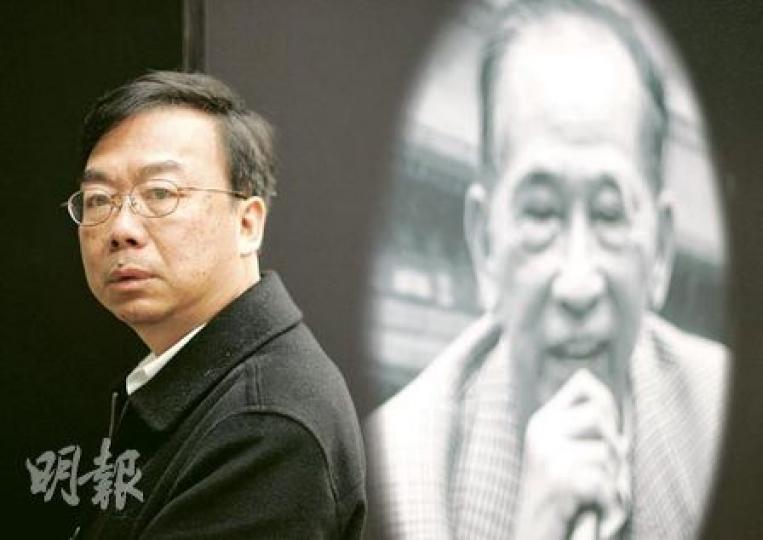 張文光自言與華叔有四重關係﹕葛師、支聯會、教協及民主黨,多年來與華叔建立亦師亦友的深厚感情,就是華叔當年一句「人必須生活着,愛才有所附麗」,引領張文光踏上教師及從政之途。(林振東攝) 張文光自言與華叔有四重關係﹕葛師、支聯會、教協及民主黨,多年來與華叔建立亦師亦友的深厚感情,就是華叔當年一句「人必須生活着,愛才有所附麗」,引領張文光踏上教師及從政之途。(林振東攝)