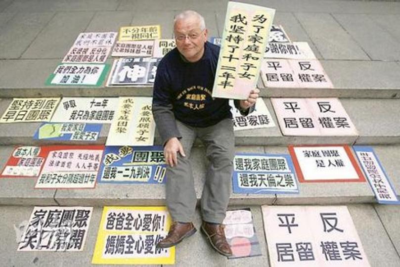 62歲的「甘仔」甘浩望神父,在過去12年燃亮居港權爭取者的鬥志,經常鼓勵他們,「爭取10年,就會成功」。政府終於為「超齡子女」開綠燈,甘仔功不可沒。(林振東攝) 62歲的「甘仔」甘浩望神父,在過去12年燃亮居港權爭取者的鬥志,經常鼓勵他們,「爭取10年,就會成功」。政府終於為「超齡子女」開綠燈,甘仔功不可沒。(林振東攝)