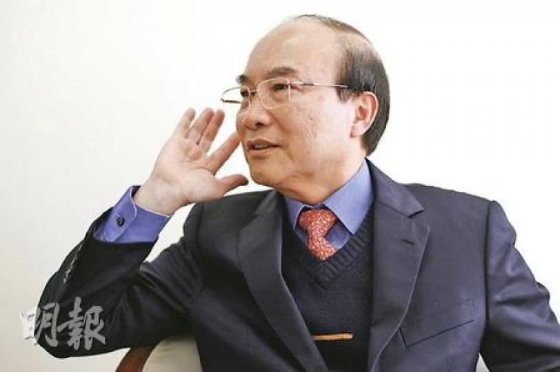 下周便正式卸任廣播處長的黃華麒表示,自己在位兩年半「看見很多陰暗事」,但他未有明言是何事何物。他說退下火線後,要多接觸美好兼光明的人與事。(林振東攝) 下周便正式卸任廣播處長的黃華麒表示,自己在位兩年半「看見很多陰暗事」,但他未有明言是何事何物。他說退下火線後,要多接觸美好兼光明的人與事。(林振東攝)
