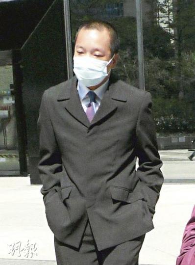 洋名「Playboy」的解款員蔡志偉事發時入職公司7年,深得同僚愛戴,昨獲約220名同事聯署求情信,懇求輕判。(何偉畧攝) 洋名「Playboy」的解款員蔡志偉事發時入職公司7年,深得同僚愛戴,昨獲約220名同事聯署求情信,懇求輕判。(何偉畧攝)