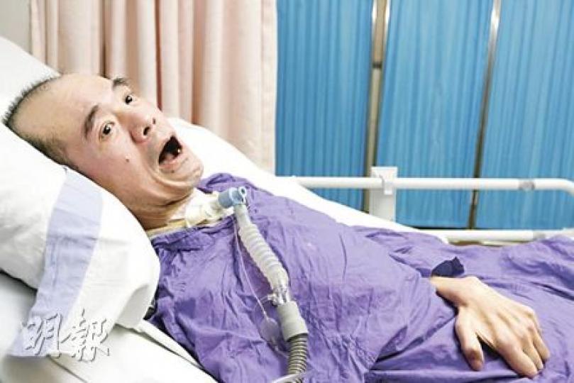 52歲的劉盛明3年前確診患有罕見的運動神經細胞疾病,並於去年接受開喉手術延續壽命。他坦言,最希望可在餘下生命回家休養,與家人共聚。(郭慶輝攝) 52歲的劉盛明3年前確診患有罕見的運動神經細胞疾病,並於去年接受開喉手術延續壽命。他坦言,最希望可在餘下生命回家休養,與家人共聚。(郭慶輝攝)