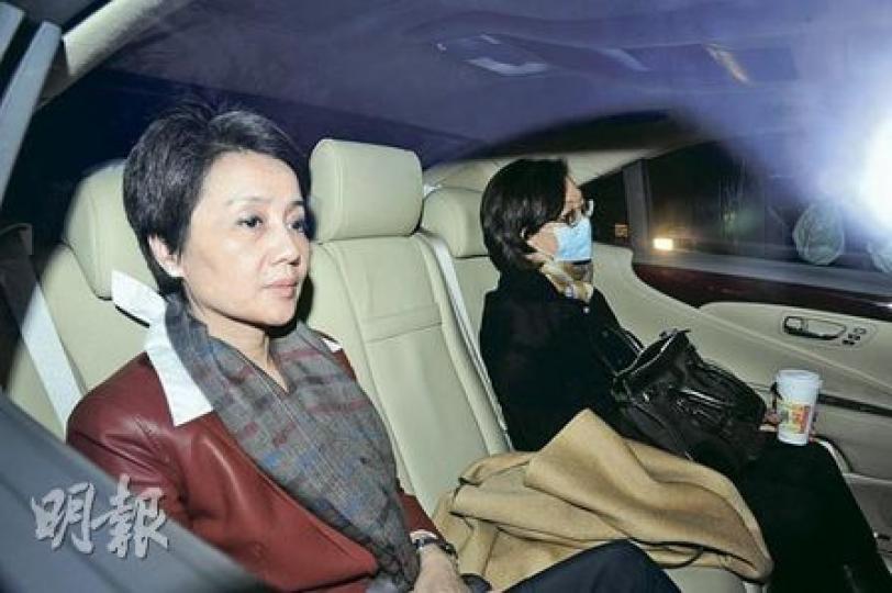 何鴻燊昨日下午先由三太陳婉珍位於布力徑的寓所乘車返回淺水灣道1號大宅,他回家後未夠5分鐘,四太梁安琪(圖)即返家。(黃梓烜攝)四太梁安琪的「御用」環境設計師兼建築師馮敬早(圖),昨晚曾現身賭王的淺水灣道大宅。(黃梓烜攝) 何鴻燊昨日下午先由三太陳婉珍位於布力徑的寓所乘車返回淺水灣道1號大宅,他回家後未夠5分鐘,四太梁安琪(圖)即返家。(黃梓烜攝)四太梁安琪的「御用」環境設計師兼建築師馮敬早(圖),昨晚曾現身賭王的淺水灣道大宅。(黃梓烜攝)