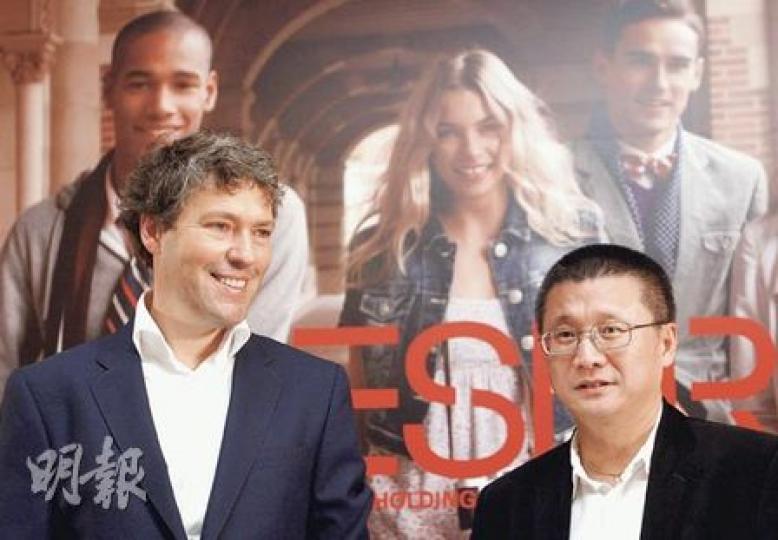 思捷行政總裁范德施(左)表示,由於下半年原材料價格有上升趨勢,毛利率於短期內會受壓,但長遠而言對毛利率走勢感樂觀。圖右為財務總監周福安。(林振東攝) 思捷行政總裁范德施(左)表示,由於下半年原材料價格有上升趨勢,毛利率於短期內會受壓,但長遠而言對毛利率走勢感樂觀。圖右為財務總監周福安。(林振東攝)