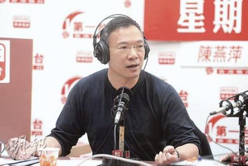 立法會旅遊界議員謝偉俊昨日出席電台節目時,突然爆料指商務及經濟發展局長劉吳惠蘭警告他「小心政治前途」,他批評這是白色恐怖。(尹錦恩攝)
立法會旅遊界議員謝偉俊昨日出席電台節目時,突然爆料指商務及經濟發展局長劉吳惠蘭警告他「小心政治前途」,他批評這是白色恐怖。(尹錦恩攝)