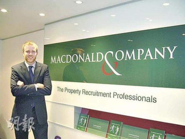 國際招聘顧問公司Macdonald & Company日前在港首設環保及能源部,針對本港及內地對環保及能源行業的人才需求。圖為部門主管Chris Kiernan。(黃靜雅攝) 國際招聘顧問公司Macdonald & Company日前在港首設環保及能源部,針對本港及內地對環保及能源行業的人才需求。圖為部門主管Chris Kiernan。(黃靜雅攝)