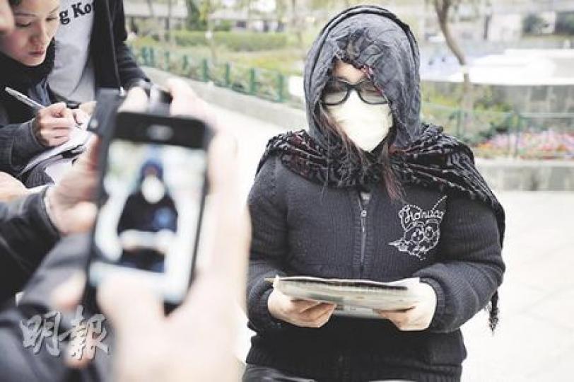 身形略胖的李小姐(化名)聲稱,她曾到皇室纖形(纖得掂)尖沙嘴分店洽商擔任代言人的事,當她喝了一杯由該公司提供的花茶後,感到暈眩,懷疑對方落藥,其後她以信用卡、分期付款形式簽帳了2.48萬元的纖體療程。(何家達攝) 身形略胖的李小姐(化名)聲稱,她曾到皇室纖形(纖得掂)尖沙嘴分店洽商擔任代言人的事,當她喝了一杯由該公司提供的花茶後,感到暈眩,懷疑對方落藥,其後她以信用卡、分期付款形式簽帳了2.48萬元的纖體療程。(何家達攝)