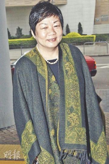 譚香文否認賄選罪名,昨在東區裁判法院受審,她在法院門外見到記者時報以微笑。(李紹昌攝)會計師周嘉亮表示譚香文舉行免費會計講座,卻由陳方安生演講,認為有問題,故先向廉署舉報,再計劃錄音蒐證,但強調是「邀請」林智遠派人盜錄,並非「要求」。(何偉畧攝)會計師林智遠表示,只與譚香文有一面之緣,曾交換名片。他是陳茂波2008年競選團隊成員,認為另一候選人龔耀輝後生可畏,是主要競爭對手,比尋求連任的譚香文威脅更大。(何偉畧攝) 譚香文否認賄選罪名,昨在東區裁判法院受審,她在法院門外見到記者時報以微笑。(李紹昌攝)會計師周嘉亮表示譚香文舉行免費會計講座,卻由陳方安生演講,認為有問題,故先向廉署舉報,再計劃錄音蒐證,但強調是「邀請」林智遠派人盜錄,並非「要求」。(何偉畧攝)會計師林智遠表示,只與譚香文有一面之緣,曾交換名片。他是陳茂波2008年競選團隊成員,認為另一候選人龔耀輝後生可畏,是主要競爭對手,比尋求連任的譚香文威脅更大。(何偉畧攝)