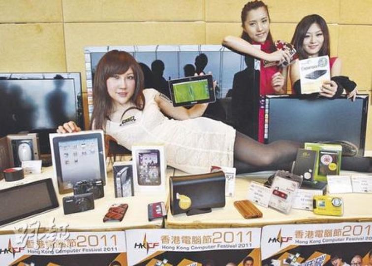 香港電腦商會明日開鑼,場內將發售多款低價「筍貨」,部分產品首次在港發售。(李紹昌攝) 香港電腦商會明日開鑼,場內將發售多款低價「筍貨」,部分產品首次在港發售。(李紹昌攝)