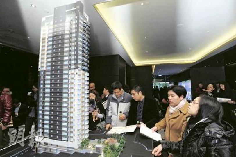 新一輪新盤推售熱潮即將到臨，恒地昨正式開放設於尖沙嘴的「尚賢居」示範單位，全日睇樓人流不斷。（尹錦恩攝）