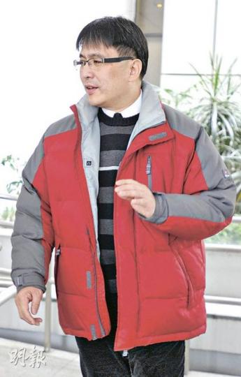葵涌醫院護士傅家祥於事發後，脫掉上衣為遇襲的劉莉堅止血，並一手撥走被告手上的生果刀，獲法官稱讚他見義勇為。（朱永倫攝）