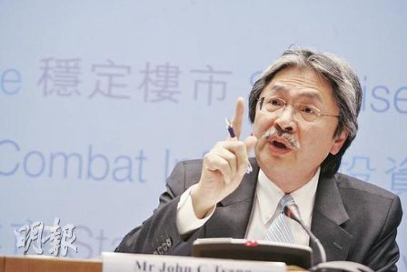 財政司長曾俊華昨日表示，當局曾經評估今次推出的紓困措施，顯示會將通脹率減低1.4％，對反映基層市民消費的甲類消費物價指數則會減低2.2％，說這肯定對各階層有大幫助。（郭慶輝攝）