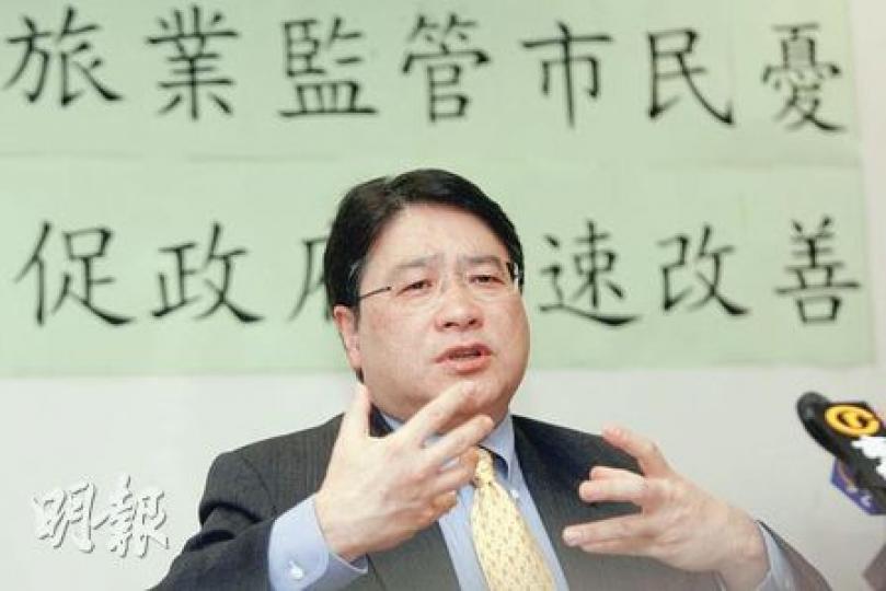 民主黨李華明說，現時旅遊業議會逾半理事為業內人士，改由獨立機構或政府專責部門監管旅遊業，可避免「自己人管自己人」。 （郭慶輝攝）