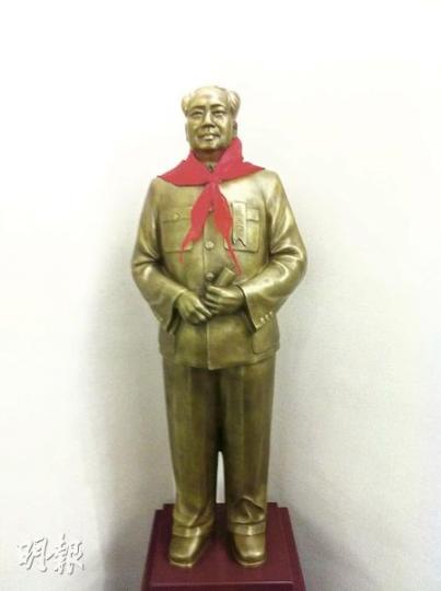 對於小琴詢問為何於中環的公司總部內放置着一尊毛澤東像，王大勇聲稱「沒有特別意義」。（鄧亮攝）