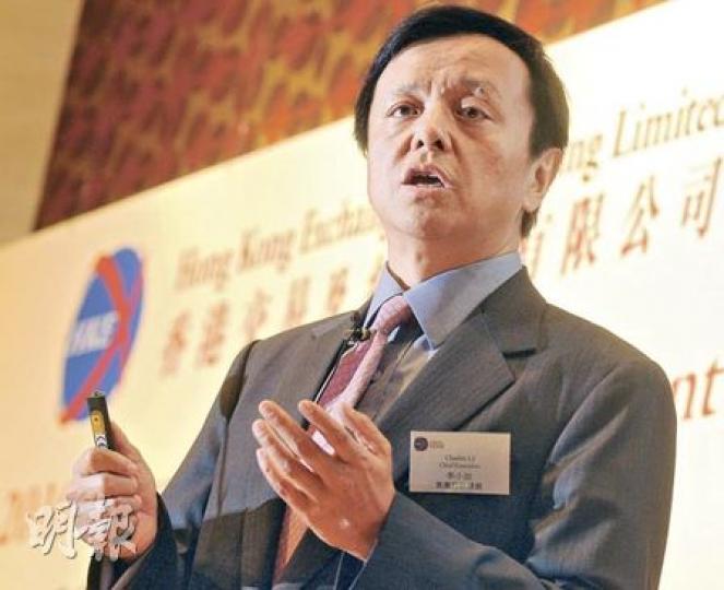 李小加昨日在業績會上說得最多的相信就是「人民幣」這三個字。（劉焌陶攝）（明報製圖）