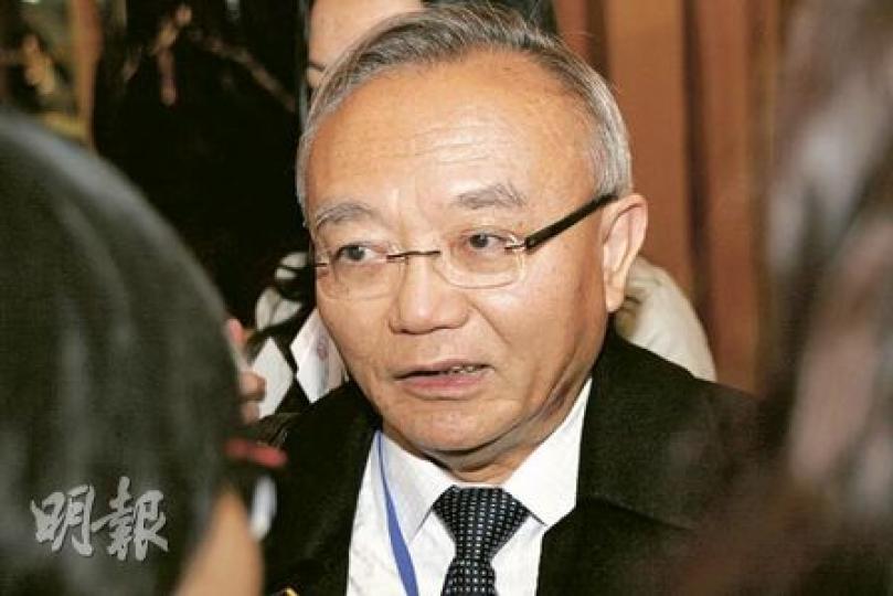 中央政策組首席顧問劉兆佳形容，財政預算案風波反映現時本港很容易因為一些事造成群眾性不滿，「可能香港已到了一個臨界點」，要討論將來政府的角色應是什麼。（明報記者攝）