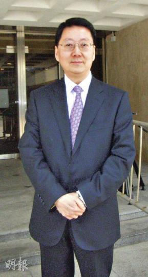內科醫生吳維昌（圖）供稱，他與招友全不時討論股票投資，簽遺囑當日亦曾談起，加上測試後證明招的腦筋正常，才簽發證書證明招在自願及神志清醒下簽遺囑。（陳穎鏇攝）