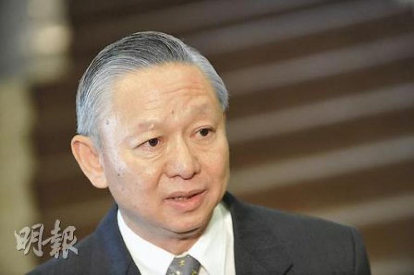 保安局長李少光說﹕「用小朋友作為抗辯鬥爭的武器，我覺得不是很適合……（家長）不應該在鬥爭中帶小朋友出現，因為小朋友的心智不很成熟，有這些暴力場面，我覺得這是『教壞細路』。」（葉漢華攝）8歲兒子被胡椒噴霧濺中的高太表示，偕子遊行是為了公民教育，晚上欲到現場向友人道別，竟遇上警察在無預警下施放胡椒噴霧。「那（李少光言論）是對家長的侮辱，覺得很費解、不開心、憤怒及失望。」（林振東攝）