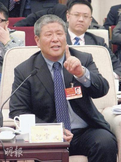 中國人民大學校長紀寶成呼籲大規模開徵財產稅、遺產稅，以縮小貧富差距。（林迎攝）