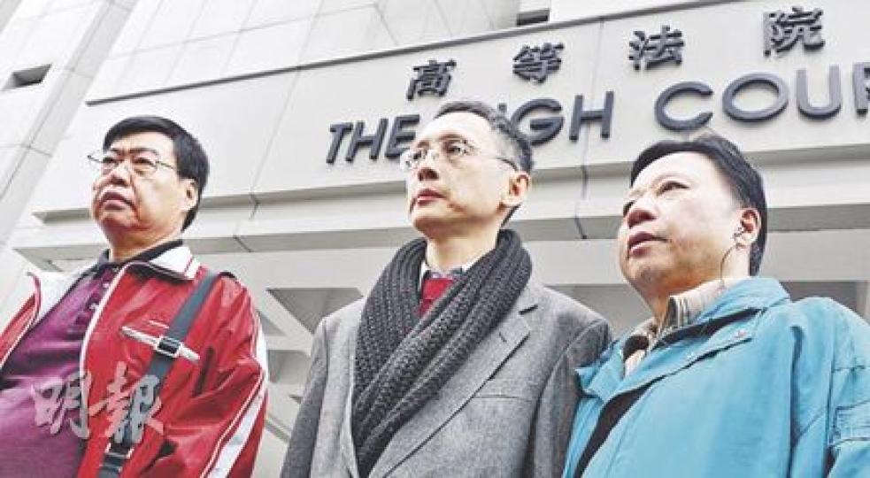 中信泰富要求商罪科交還一批文件，指文件受法律專業特權保護，雙方昨在高院對簿公堂，一批中信泰富小股東（圖）到庭旁聽。（劉焌陶攝）