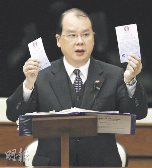 距離最低工資實施尚有不足兩個月，但不少企業對計算工資的方法仍然不清楚，張建宗昨表示，最低工資參考指引擬稿期望可在今個月內備妥及派發。（李紹昌攝）
