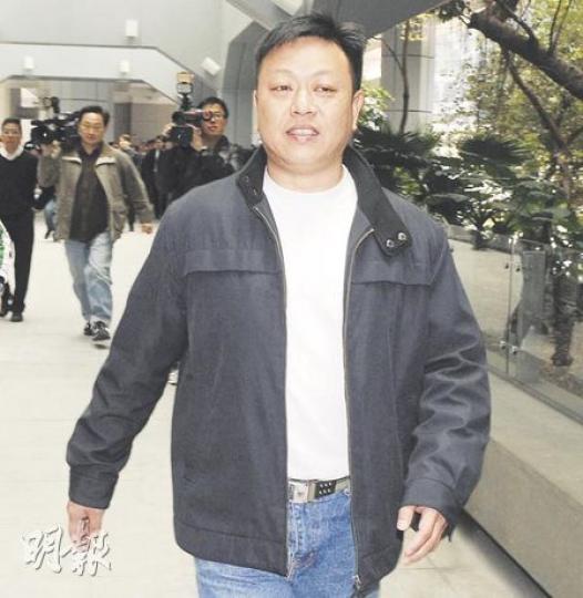 不時判建築工作予次被告郭炳根的潘漢華（圖），指郭炳根為人有交帶且富經驗，無聽聞他有財政困難。（劉焌陶攝）次被告郭炳根的幼子郭海榮（圖）供稱，父親早年任職建築，10多年前半退休，一直是個好爸爸。（劉焌陶攝）