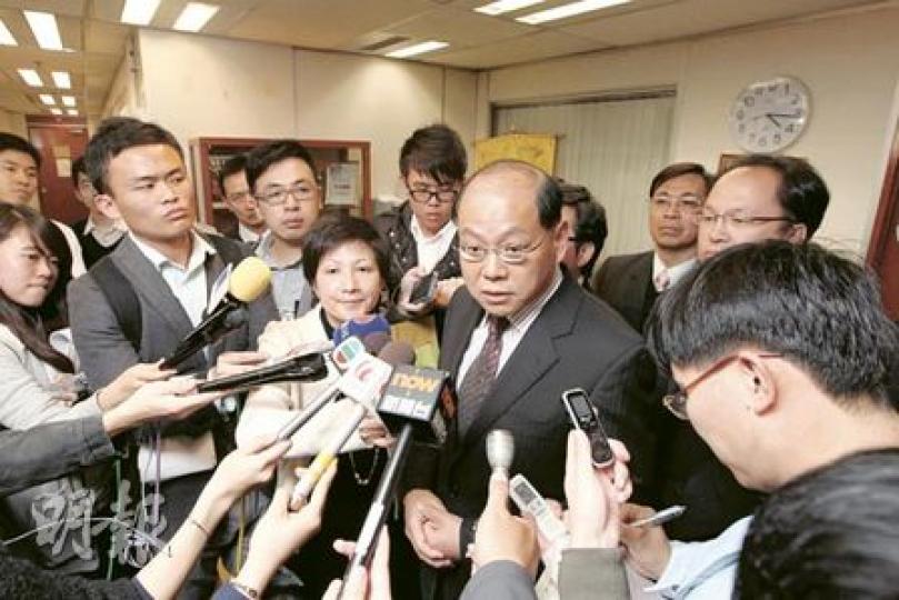 警務處長曾偉雄（中）堅持周日的清場行動無錯，強調「為維護法紀要道歉，是天方夜譚」。（陳志偉攝）