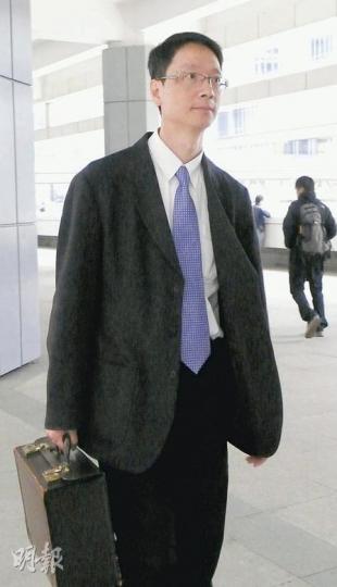 政府化驗所高級化驗師張國強表示，由於菲國人員從不阻止本港人員帶走任何東西，他亦因此在死者的屍體身上找到重要證據。（馮樂琳攝）