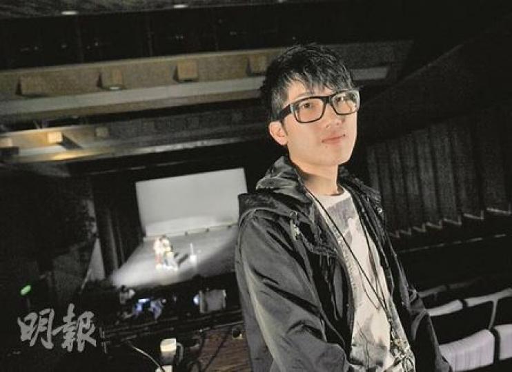 由話劇舞台走上街頭的潘展鵬，因對財政預算案不滿而首度遊行，但他不參與衝擊示威，深信要先理解社會，以理性討論，才有機會爭取民主。（葉漢華攝）