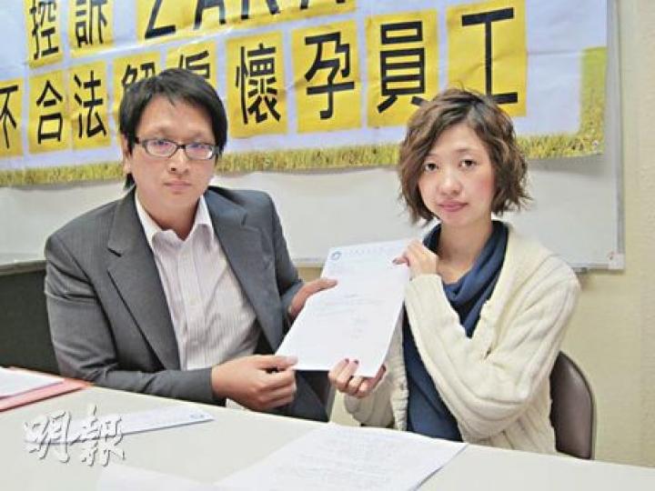 麥小姐（右）向同事透露懷孕消息後兩個月被解僱，勞工處及平機會接獲投訴後已受理個案。（林綺琪攝）