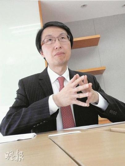 容顯文自2002年起參與了多家內地大型國有銀行的改革。此前更已在本港銀行業工作20年，經歷包括於當年金管局成立前為其編撰內部監控指引，以及協助中銀香港重組及上市。（鄧亮攝）