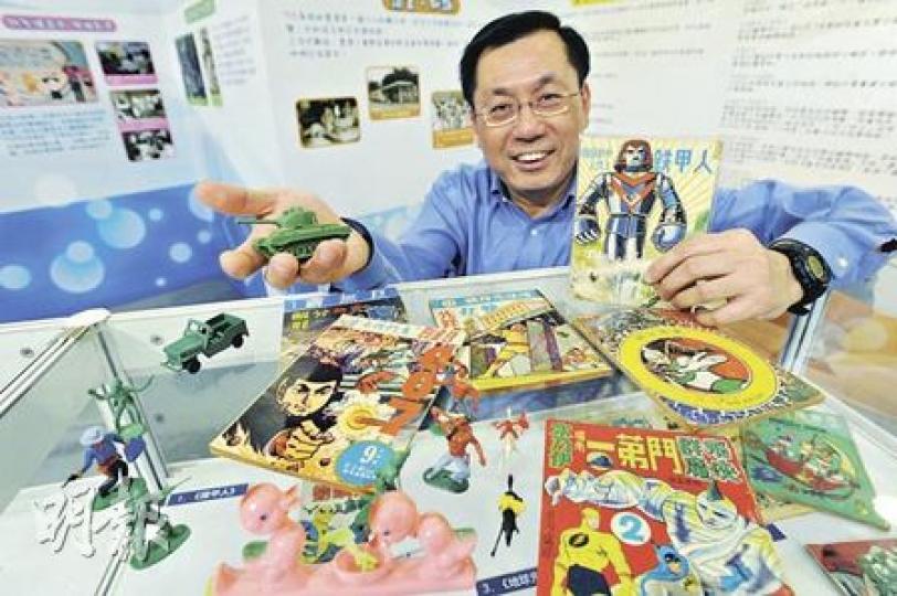 玩具收藏家任正全（圖）從舊屋邨、舊士多及舊玩具店蒐集了約600件懷舊玩具。他說，小時候未能擁有這些玩具，故長大後四處蒐集，重拾童真。（尹錦恩攝）