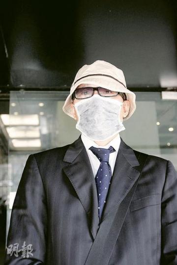 窩輪天王造市案的「金手指」張青浩表示，兩度與廉署人員會面時秘密錄音，事後把錄音交予律師。他指出，總調查主任曹永年曾展示豁免起訴書副本，稱數天後會拿出正本供被告簽署。（郭慶輝攝）（明報製圖）