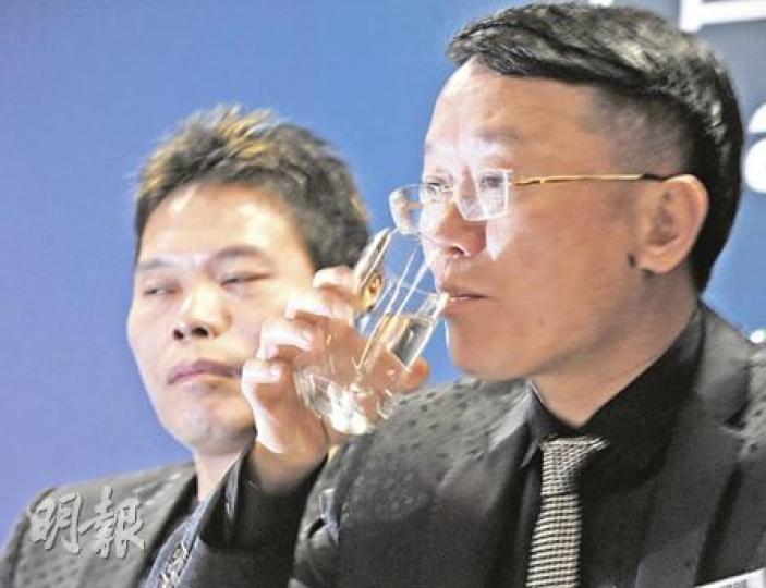 利郎主席王冬星（右）預計，未來3年的銷售額，均可錄得雙位數字增長。圖左為公司副主席王良星。（劉焌陶攝）